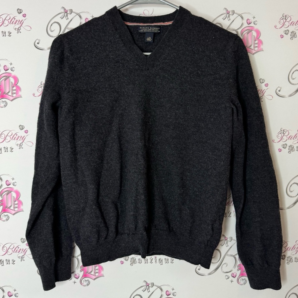 Banana Republic sweater extra fine merino wool cozy Charcoal V-Neck Sweater
